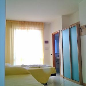 Camera tripla classica